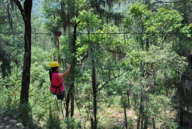 Deslízate en nuestras tirolesas